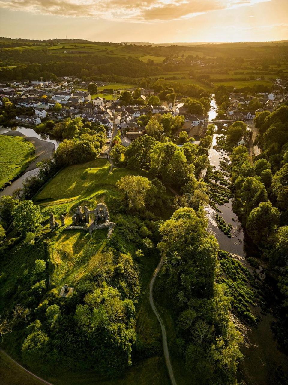 House Of Brohedyn Apartment Newcastle Emlyn Bagian luar foto